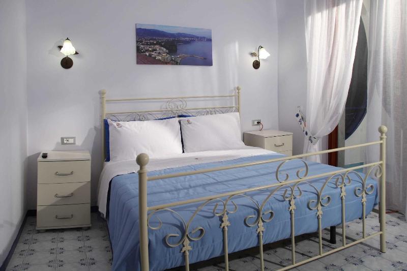 Bed and Breakfast The Reef Sorrento Esterno foto