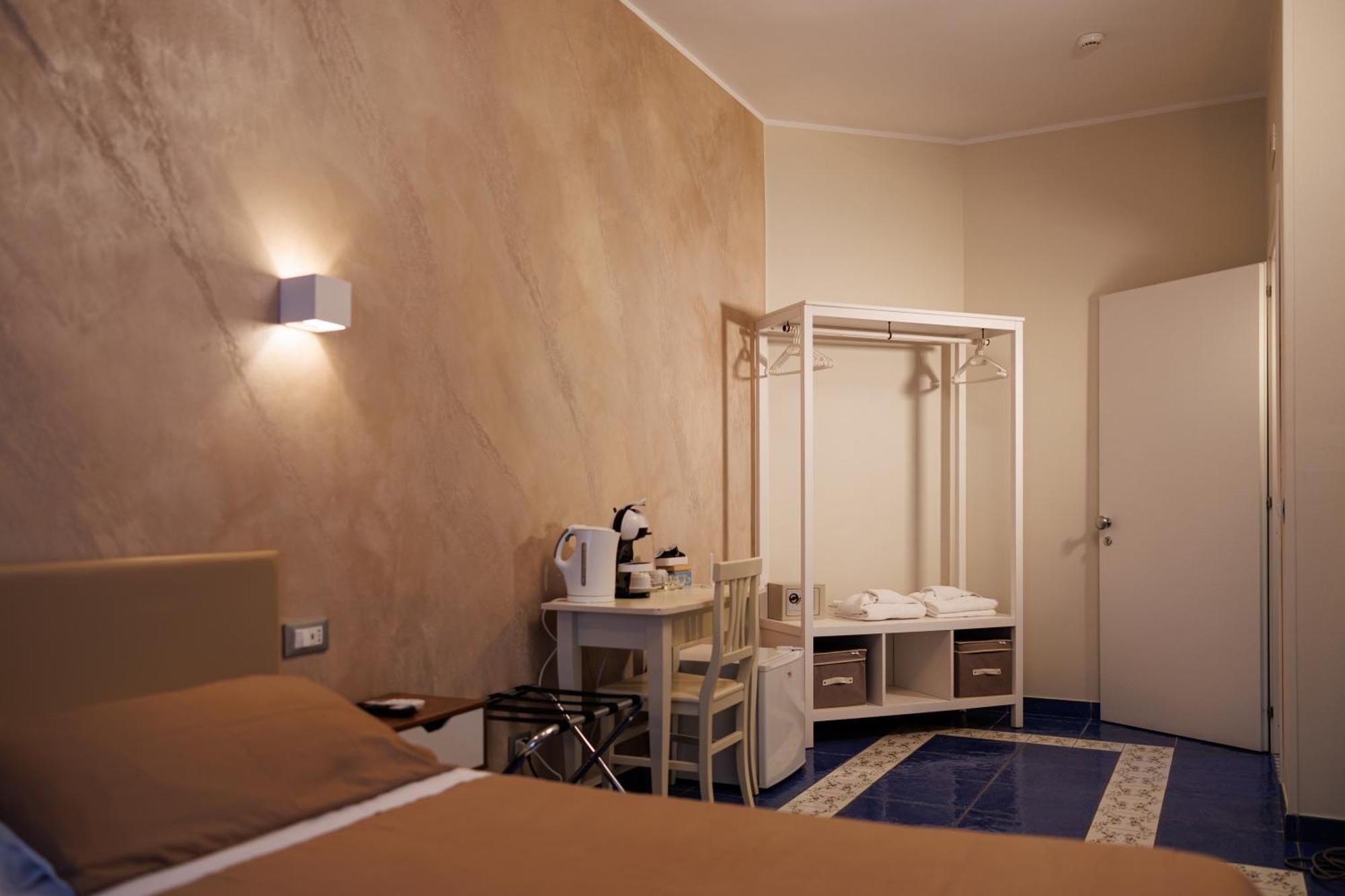 Bed and Breakfast The Reef Sorrento Esterno foto